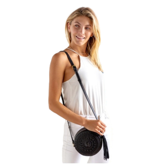 Street Level Handbags - ⭐️ 3/$25 ⭐️ Black Round Whipstitch Crossbody
